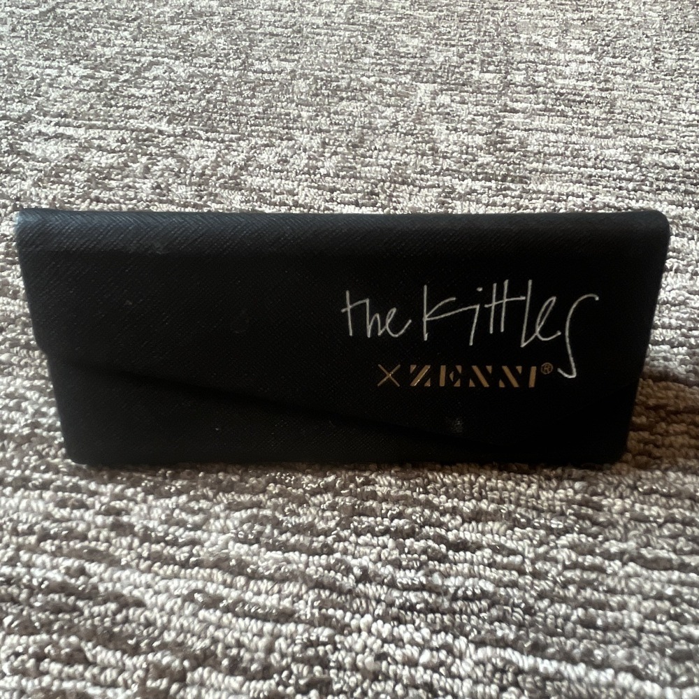 Zenni The Kittles Black Hard‎ Case Eyeglass Case Flip Top for Glasses, Unisex